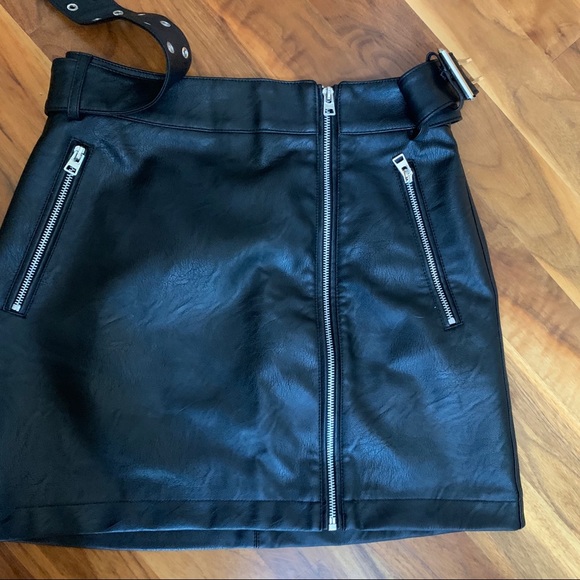 Topshop Black Faux Leather PU Hardware Mini Skirt - Picture 5 of 13
